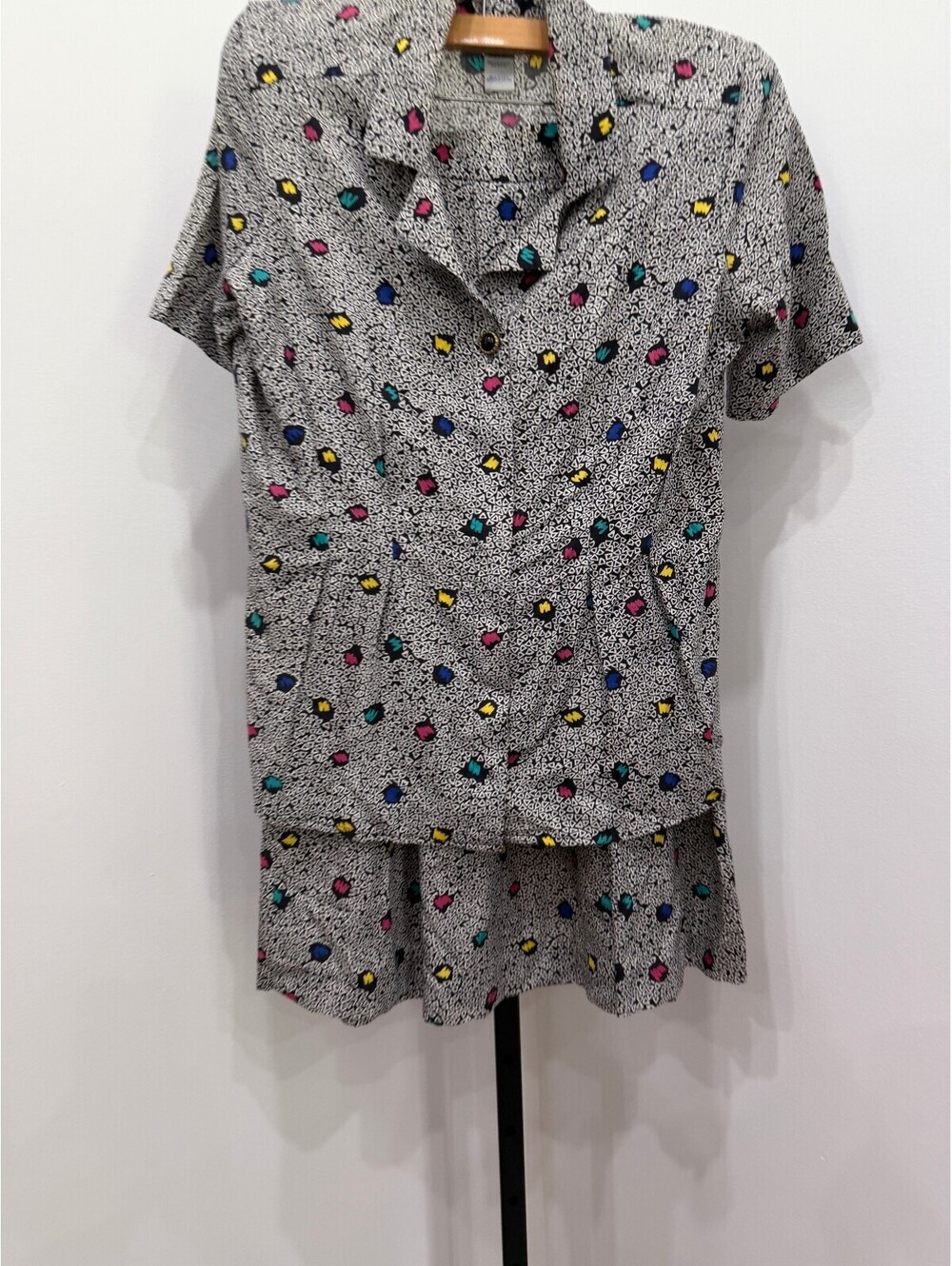 Diversity Women's Size 8P Short Sleeve Dress with Colorful Abstract Print